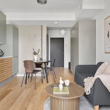 Modern & Stylish With Private Balcony Århus