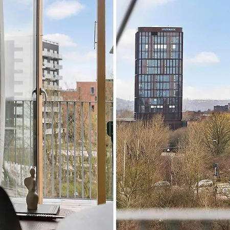 Modern & Stylish With Private Balcony Århus