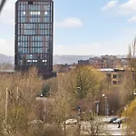 Modern & Stylish With Private Balcony Appartement *