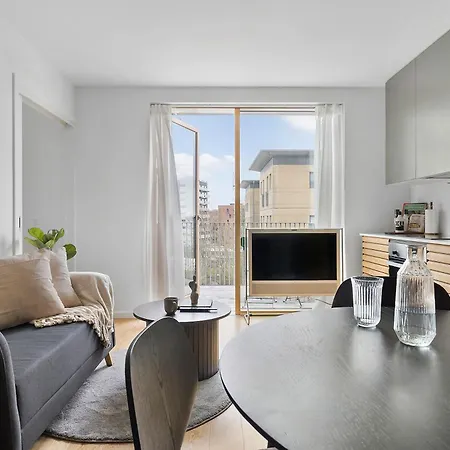 Modern & Stylish With Private Balcony Århus