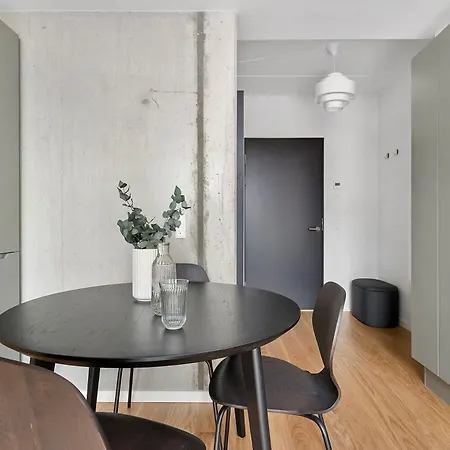 Modern & Stylish With Private Balcony Århus